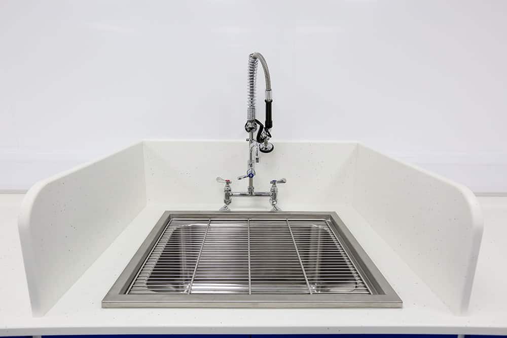 Pathology laboratory design with bespoke rinse sink