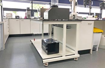 mobile lab bench for equipment